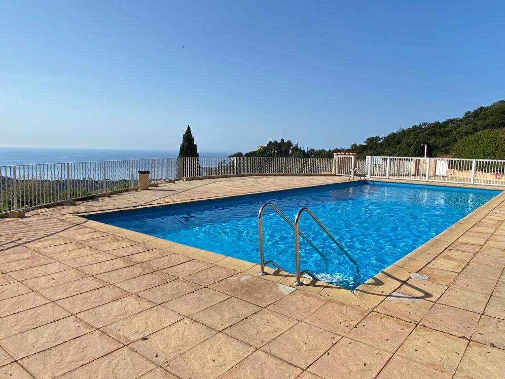 Location Vacance Vue Mer 4 A 6 Personnes Cavalaire-sur-Mer Exterior foto
